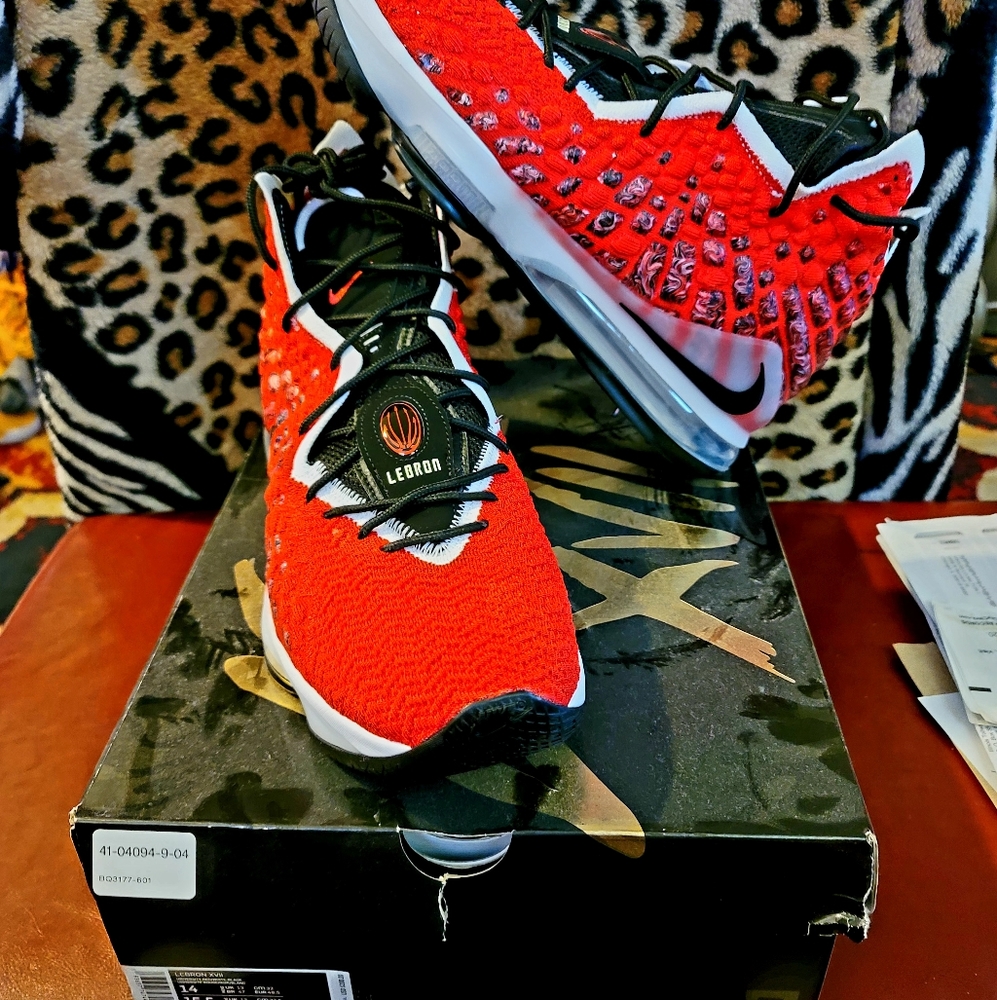 📣New! Lebron XVII📣 size 14 Red Black!👀 Collector!
